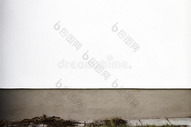 现代的白色的灰泥大街墙