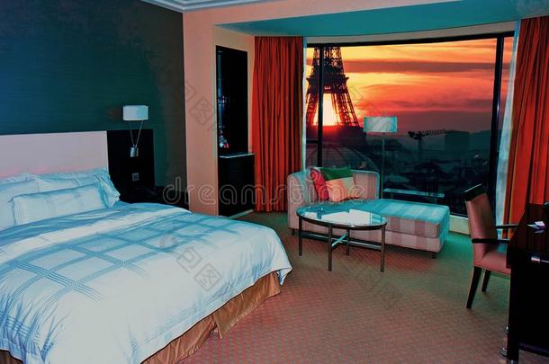 现代的卧室日落在巴黎