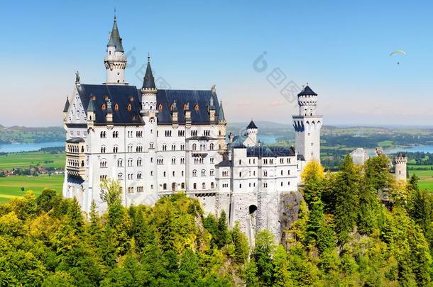 著名的内斯奇旺斯坦城堡,仙女-传说宫向一崎岖的小山