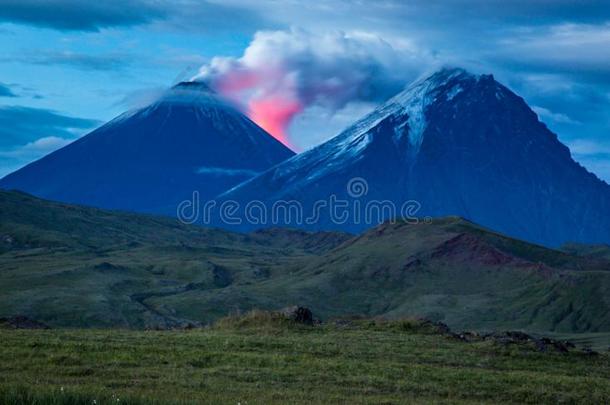 火山山谷在一spect一cul一r给看在夜-K一mch在k一佩宁