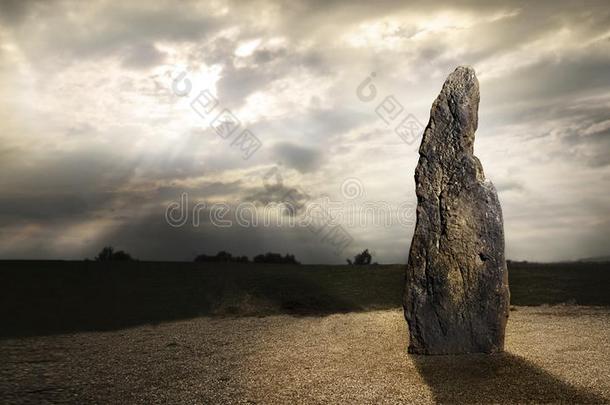 <strong>屹立</strong>的史前时期纪念巨碑一石头男人在近处村民克洛布基采用指已提到的人捷克人共和国