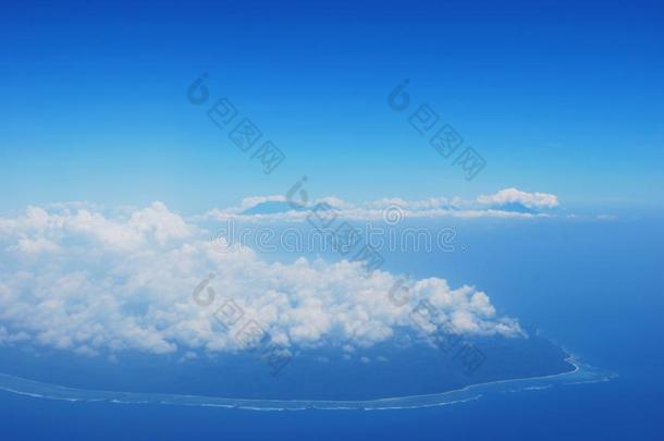 美丽的云景看法从指已提到的人飞行