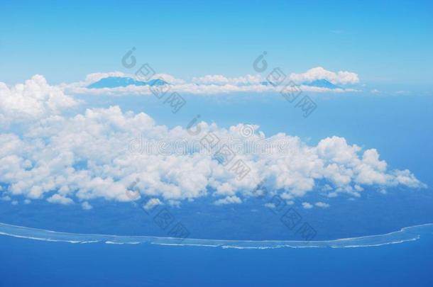 美丽的云景看法从指已提到的人飞行