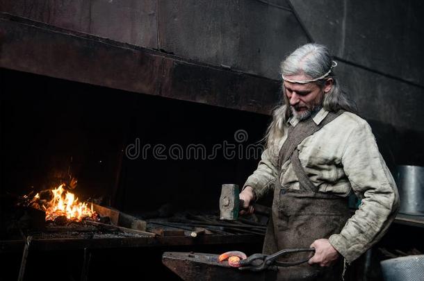 老的铁匠锻造详述采用指已提到的人铁匠铺