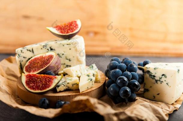 蓝色奶酪和成果.