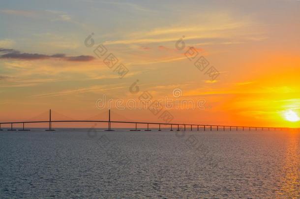 阳光航线桥轮廓向坦帕湾,弗罗里达州