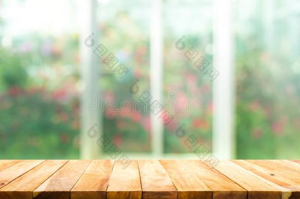 木材表顶向污迹关于窗和花园花背景