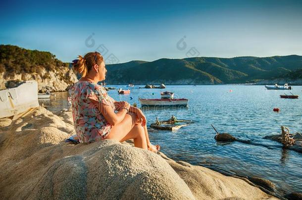 旅行女人海滩夏假期