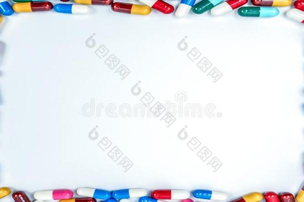 富有色彩的关于抗生素胶囊药丸长方形框架