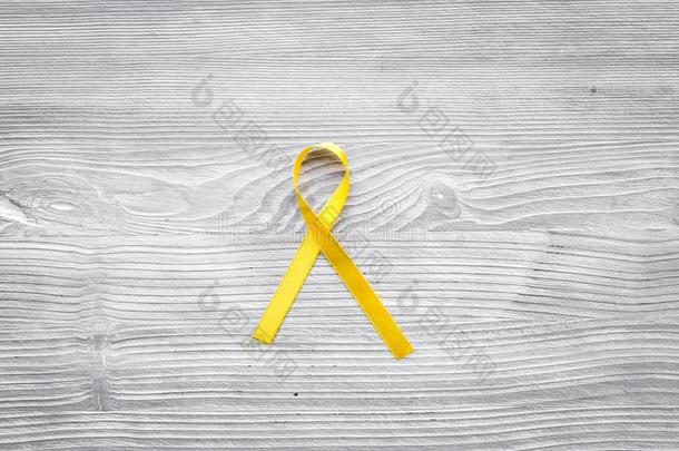 黄色的带为自杀和子宫<strong>内膜</strong>异位察觉向灰色的令马停住的声音