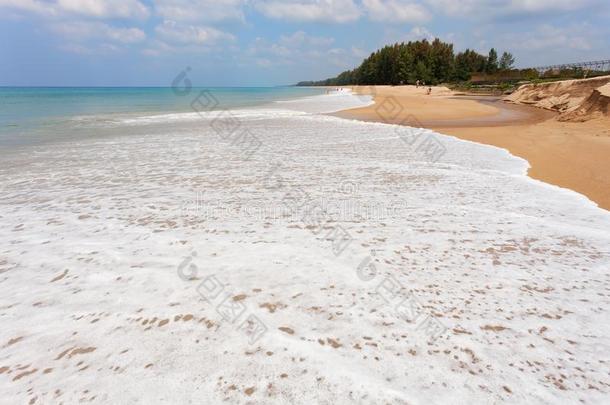 热带的安达曼人海景画风景优美的从落下沙的海滩普吉岛泰国