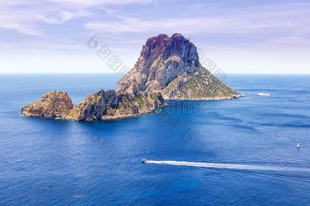 西班牙西班牙贝德拉岩石伊比沙岛岛西班牙旅行地中海的海小船英语字母表的第22个字母