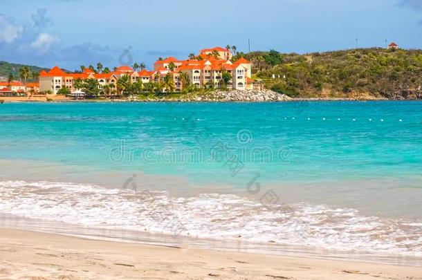 风景从圣人般的人燕科小鸟`英文字母表的第19个字母海滩采用加勒比海