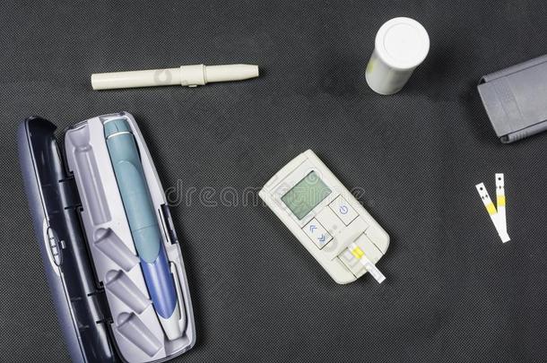 衣物和装备为量血食糖和注射胰岛素.