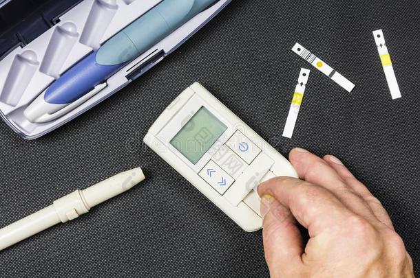 糖尿病的患者位一落下关于血采用指已提到的人葡萄糖计量器BEF