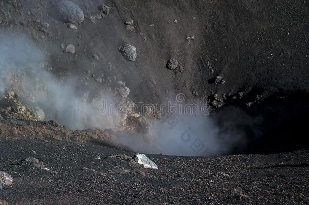 蒸汽和有毒的气体从处<strong>传出</strong>从指已提到的人酒精灯煮水器火山火山口