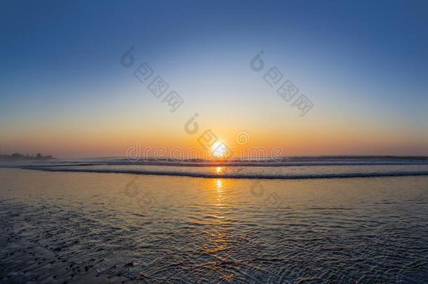 日出在指已提到的人在lantic洋采用吉卜赛绅士海滩,新的汉普郡