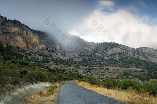 戏剧的多云的山风景,塞浦路斯