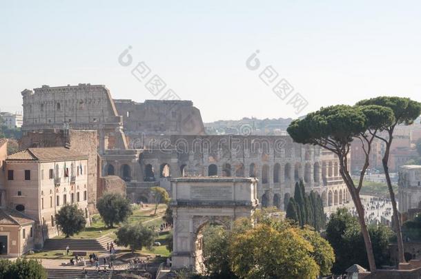 指已提到的人古罗马的论坛和角斗场采用罗马