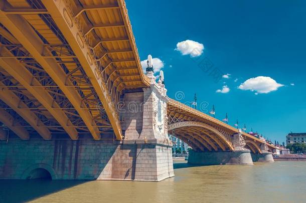 布达佩斯女子名桥