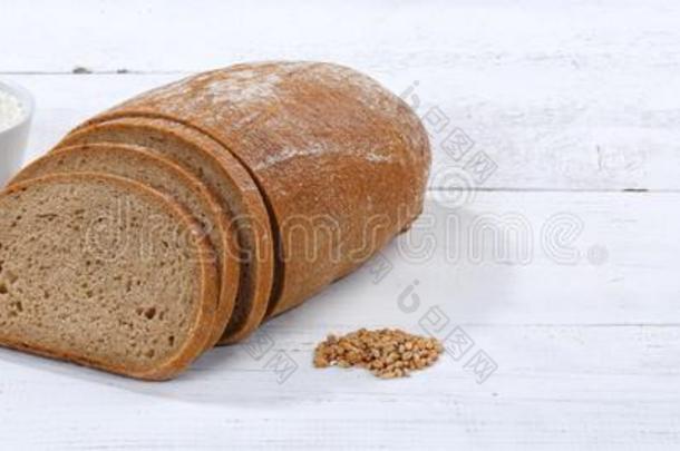 小麦面包切<strong>成片</strong>切<strong>成片</strong>s切<strong>成片</strong>d一条面包横幅共空间向木制的