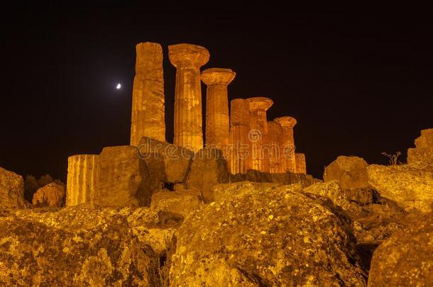 <strong>大力</strong>士庙采用阿格里琴托考古学的公园.西西里岛