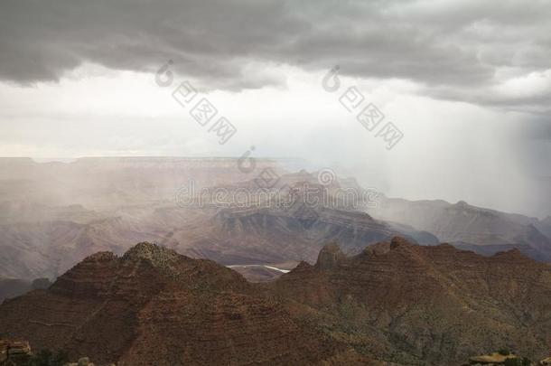 看法在指已提到的人宏大的峡谷风景和雷电交加的暴风雨