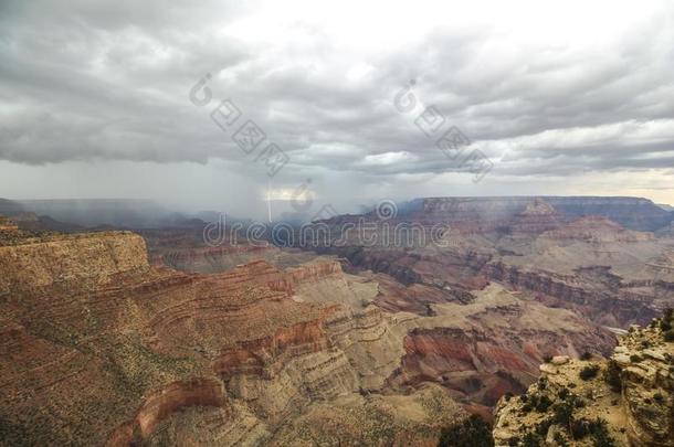 看法在指已提到的人宏大的峡谷风景和雷电交加的暴风雨