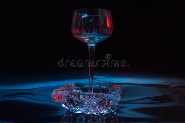 结晶葡萄酒杯照片