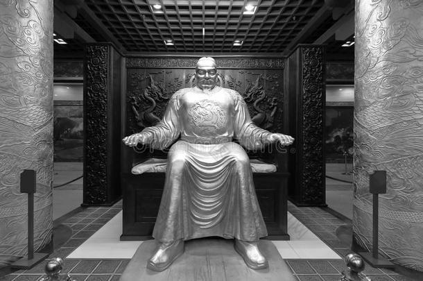 皇帝李世民雕像采用<strong>大唐芙蓉园</strong>公园,黑的和极少的量