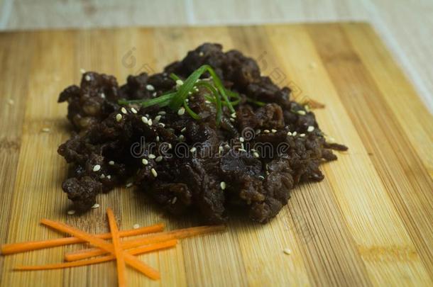 牛肉韩式烤肉和芝麻种子