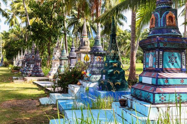 ThaiAirwaysInternati向al泰航国际墓地在近处美丽的庙泰国或高棉的佛教寺或僧院萨迈康佳向kick-off开球山