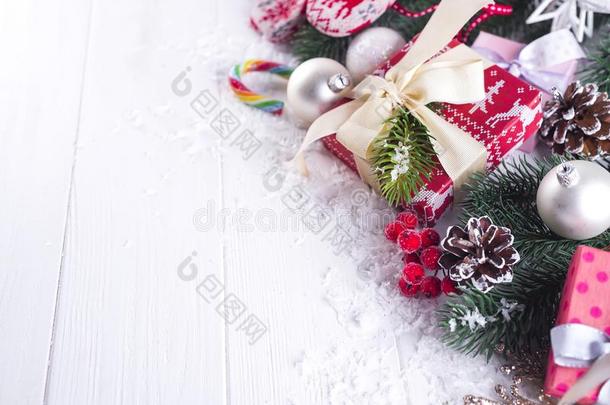 圣诞节背景和赠品盒子,圣诞节树,连指手套和