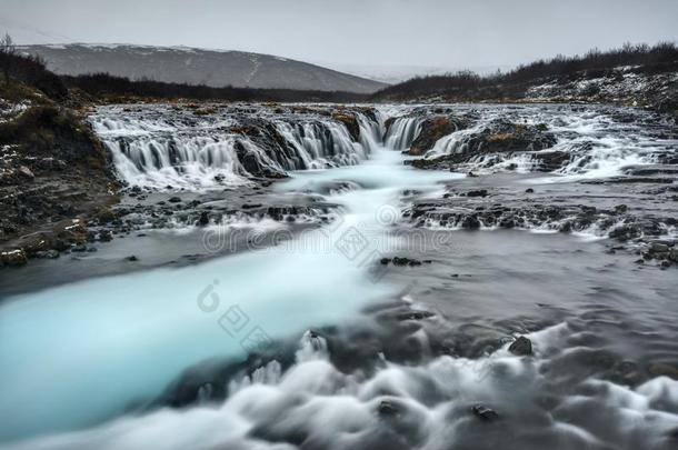 ♪AQuarm采用e♪瀑布采用冰岛向多云的一天