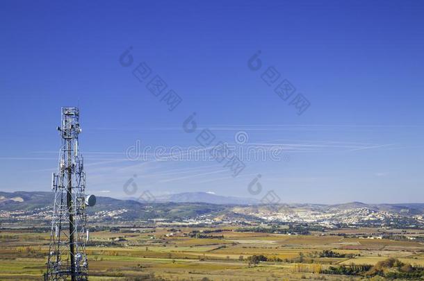 风景关于山和山谷和无线<strong>电塔</strong>.