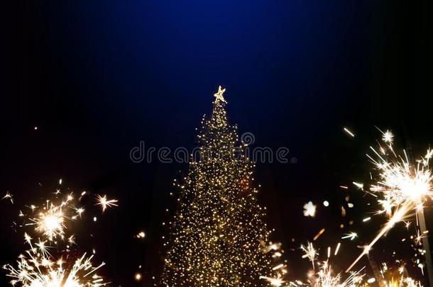 艺术圣诞节树和在假日光背景