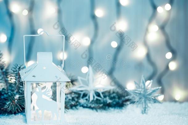 圣诞节蜡烛<strong>灯笼</strong>和圣诞节树<strong>树枝</strong>,雪,雪