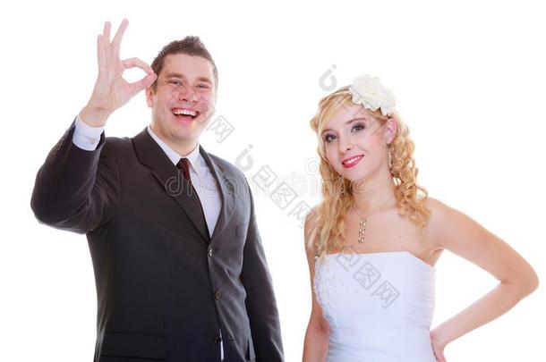幸福的使整洁和新娘使摆姿势为<strong>结婚照</strong>片