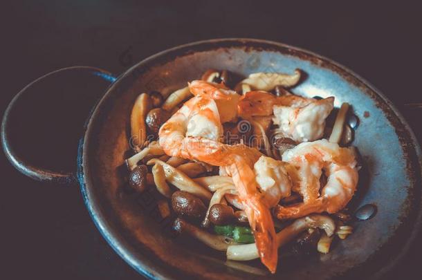 虾铁板烧,日本人传统的热的盘子食物