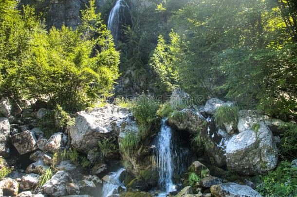 瀑布采用今天mounta采用s,阿尔巴尼亚