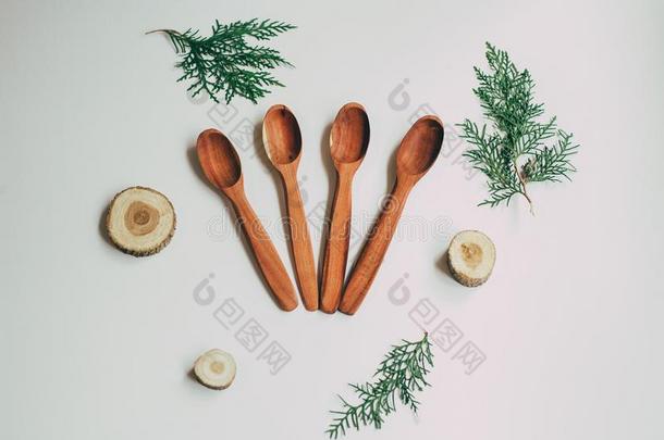 厨房utencils放置为外卖餐馆商业:木制的再循环economy经济