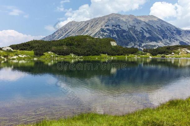 托多尔卡山峰和穆拉托夫湖,皮林山