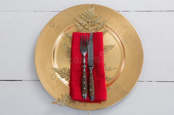 餐具和餐巾和圣诞节装饰采用一pl一te