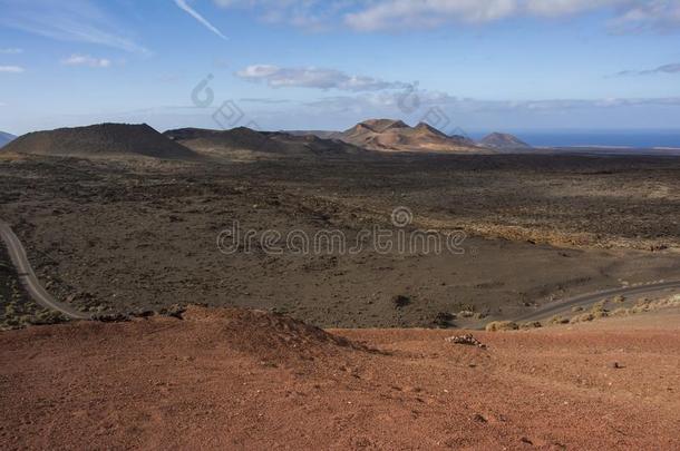 一路弯曲的它的道路通过指已提到的人火山的风景关于伊桑法