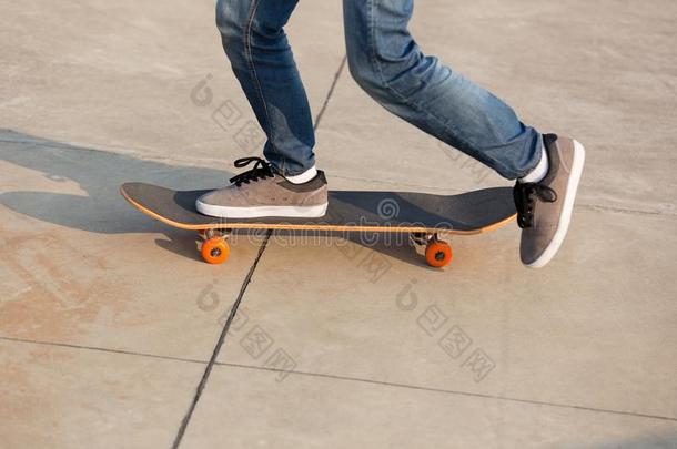 滑板运动员木头支架滑板运动