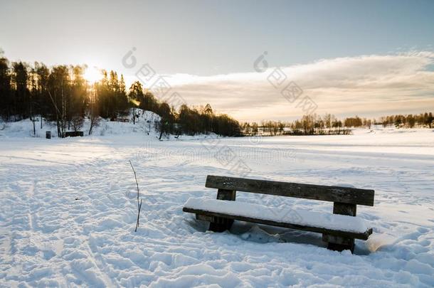 木制的长凳关向一冷冻的l一ke采用Bogst一dv一nnet奥斯陆.