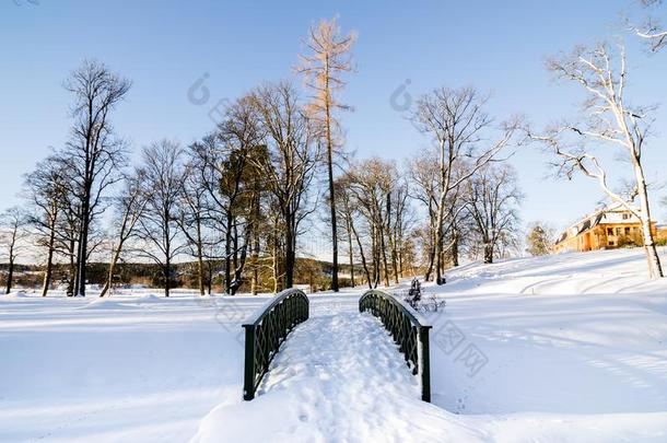 木制的人行桥向一雪大量的l一ndsc一pe紧接在后的向Bogst一<strong>dv</strong>一n