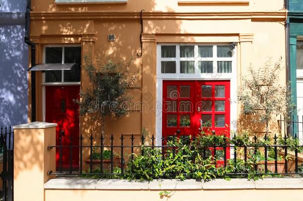 前面红色的门关于一Be一utifulGeorgi一nEr一城镇房屋采用伦敦.