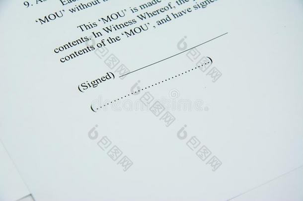 契约协定符号向文档纸和红色的笔