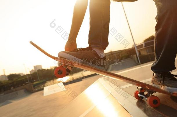 滑板运动员木头支架滑板运动向滑板运动场地